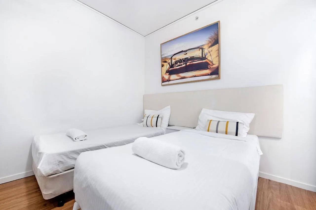 Modern 3 Bedroom Apartment With Ocean Views - Coasthm 黄金海岸 0*,  澳大利亚