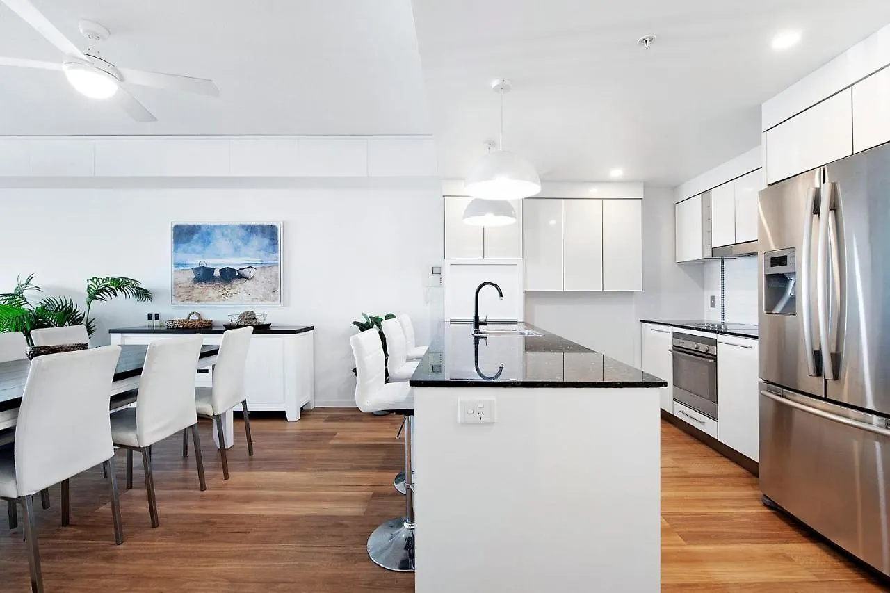 Modern 3 Bedroom Apartment With Ocean Views - Coasthm Gold Coast