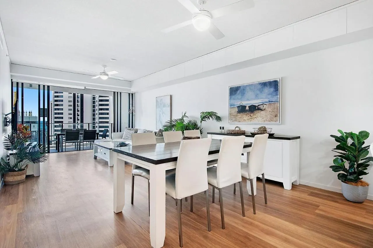Modern 3 Bedroom Apartment With Ocean Views - Coasthm Gold Coast 0*,