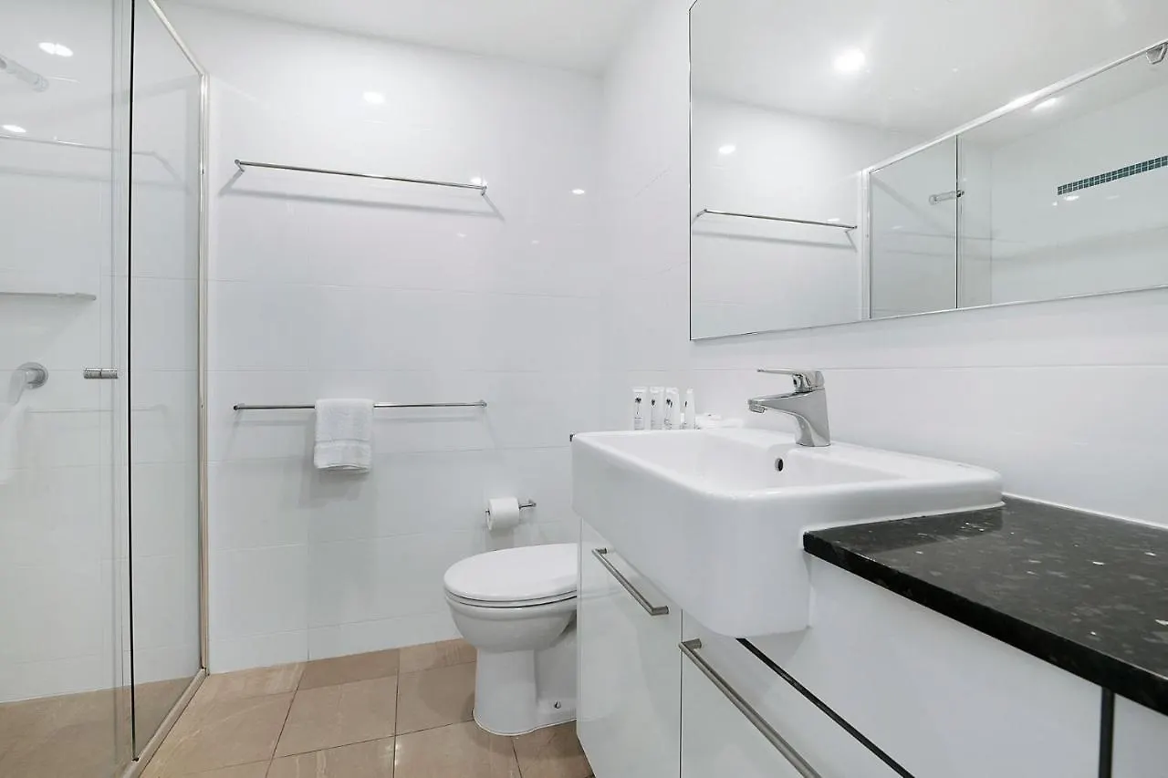 Modern 3 Bedroom Apartment With Ocean Views - Coasthm Gold Coast