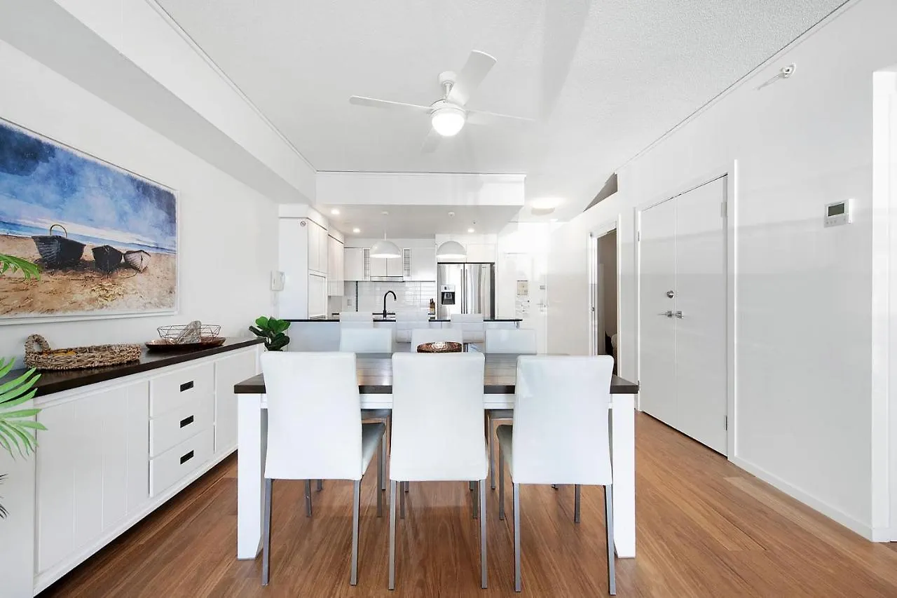 Modern 3 Bedroom Apartment With Ocean Views - Coasthm Gold Coast 0*,