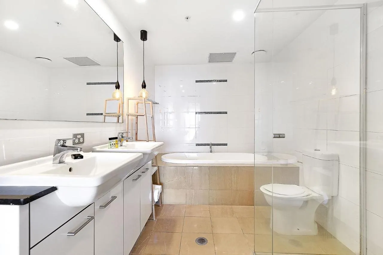 Modern 3 Bedroom Apartment With Ocean Views - Coasthm Gold Coast