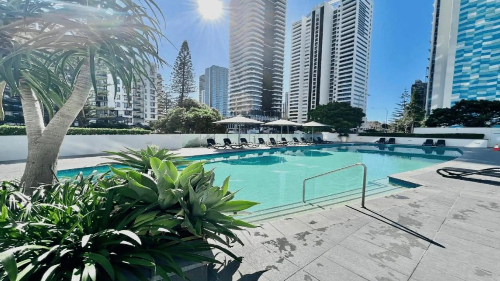 Modern 3 Bedroom Apartment With Ocean Views - Coasthm Gold Coast