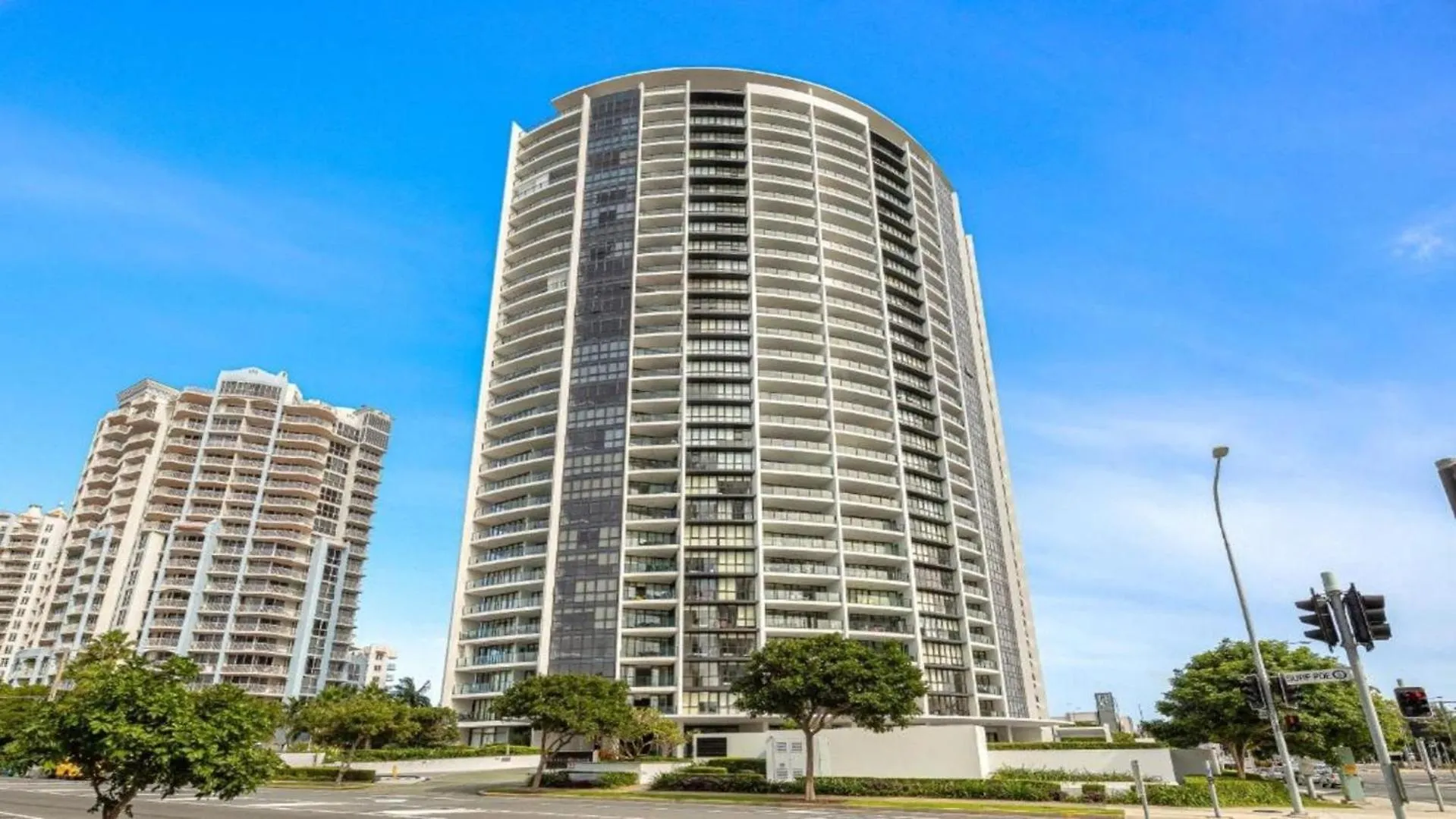 Modern 3 Bedroom Apartment With Ocean Views - Coasthm Gold Coast Ausztrália