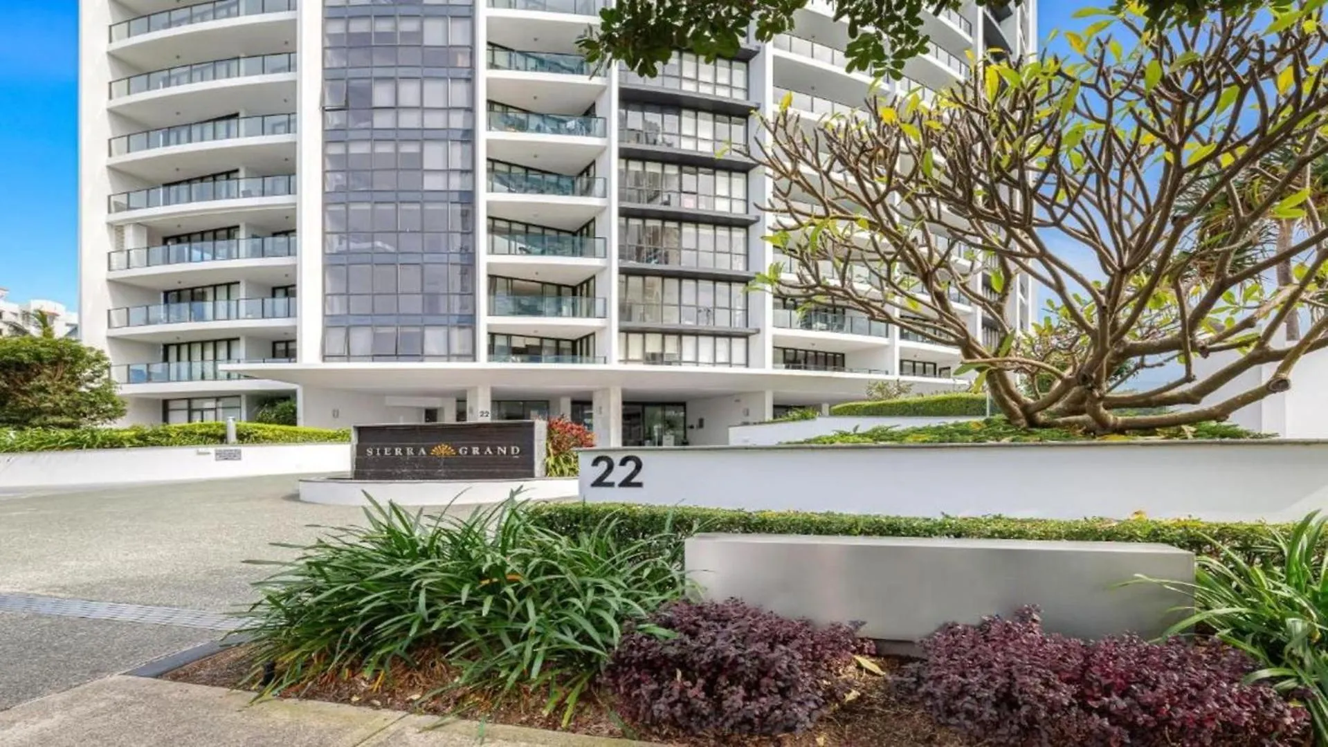 Modern 3 Bedroom Apartment With Ocean Views - Coasthm Gold Coast