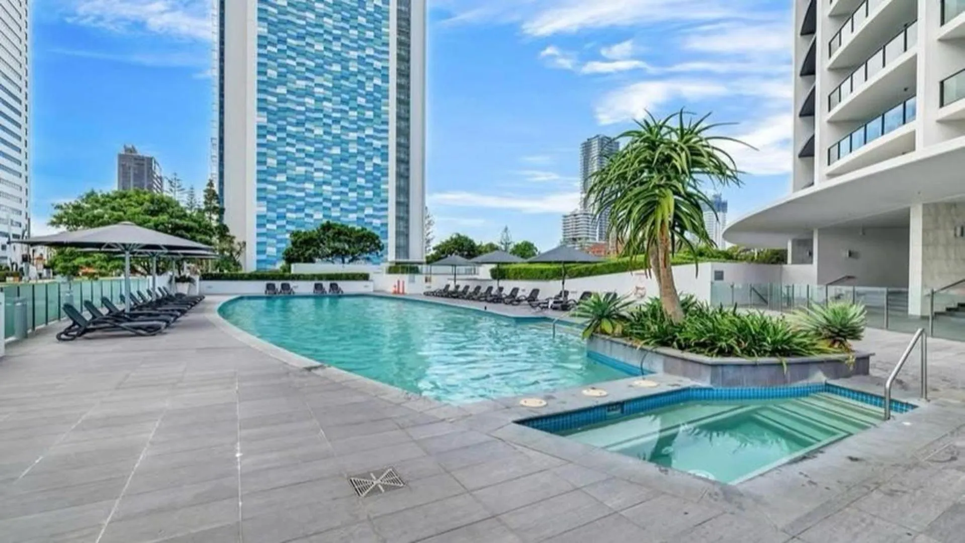 Modern 3 Bedroom Apartment With Ocean Views - Coasthm Gold Coast